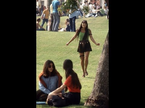 17 Groovy Photos of High School Fashions in 1969