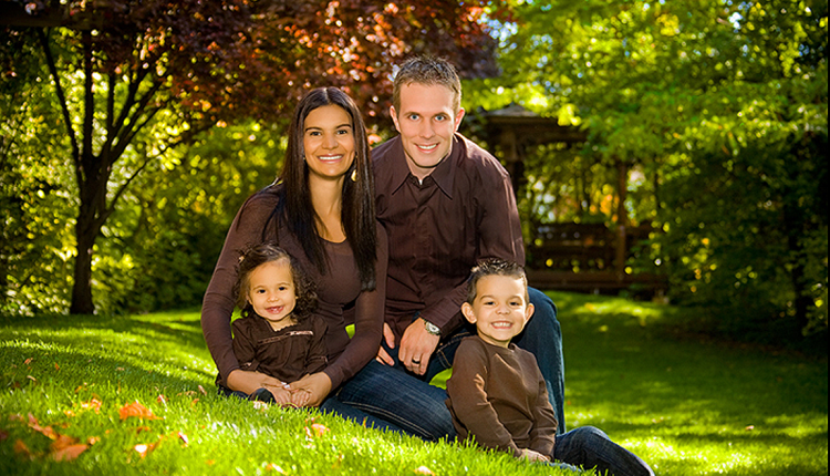 Studio Photography - Do You Know the Six Advantages Over Outdoor Family Portraits?