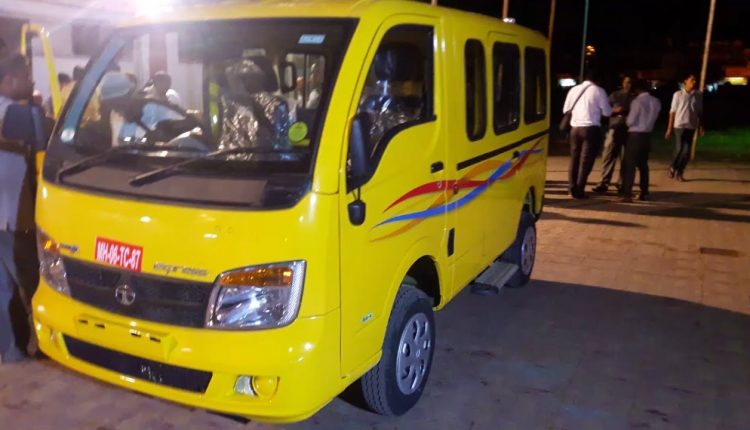 tata magic express school van ke photos || tata magic school van