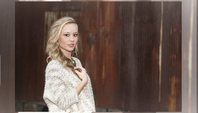 Senior Portrait Ideas | Senior Picture Poses