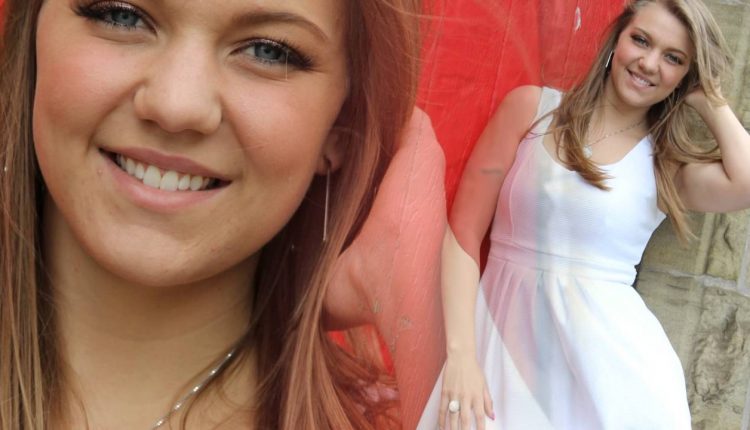 Lindsay Senior Photos Portrait