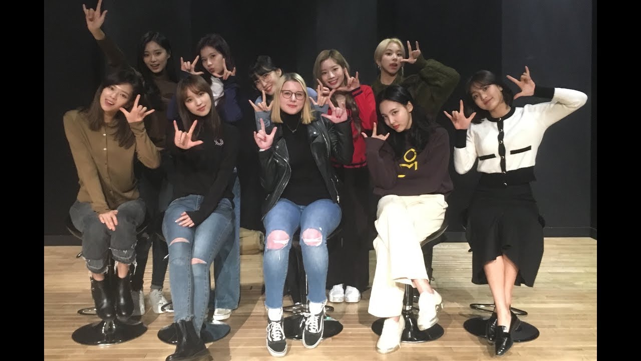 I Took A "Family" Photo with TWICE | Special Event in Korea!!
