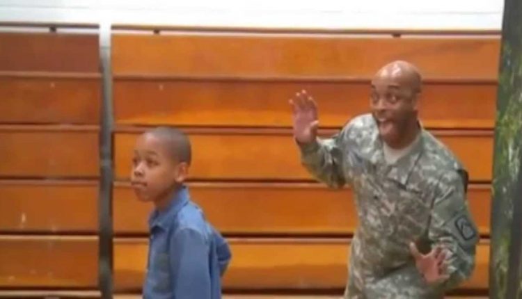 Returning soldier surprises son with adorable school picture photobomb