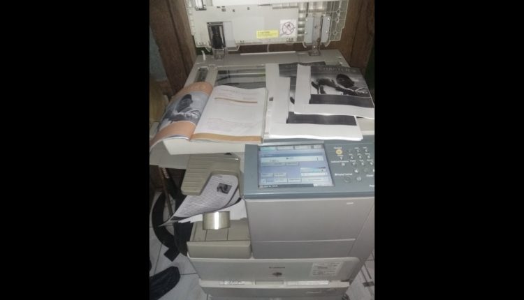 Foto copy pakai mesin digital canon ir4570.sorternya bisa staples sendiri.