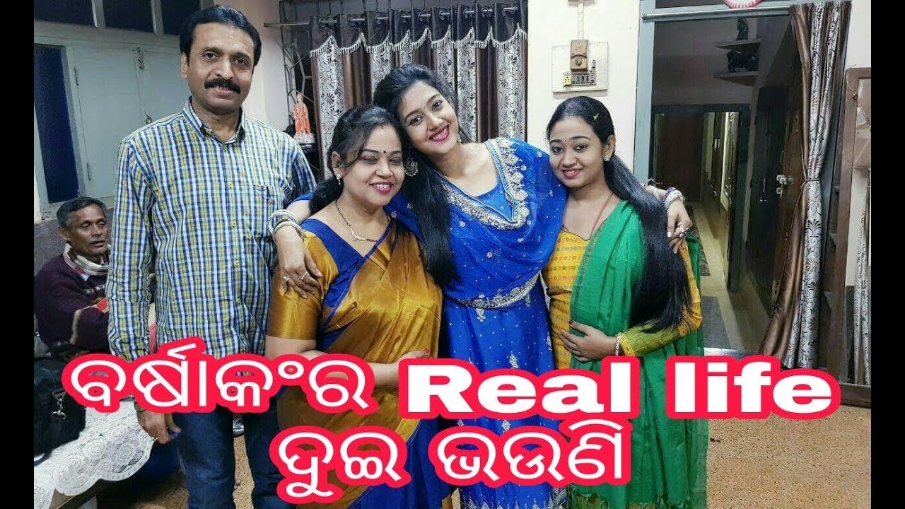 Odia Actress Barsha priyadarshini real life two Sister family photo