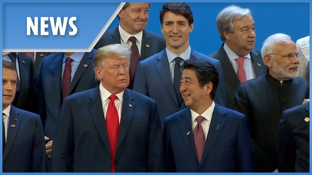 G20 leaders pose for family photo