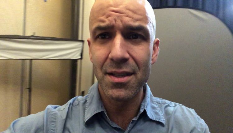 How to travel with your entire headshot photo studio!