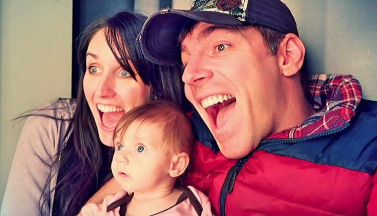 AWKWARD FAMILY PHOTO BOOTH