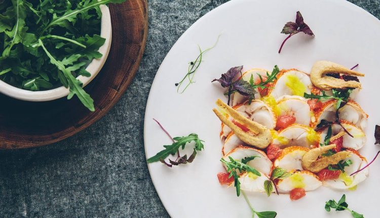 Skyler Burt exploring Canon EOS 5D S on a Food Photography ses...