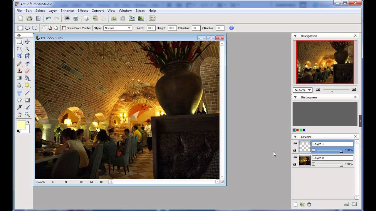 How to use the Layer feature in ArcSoft PhotoStudio?