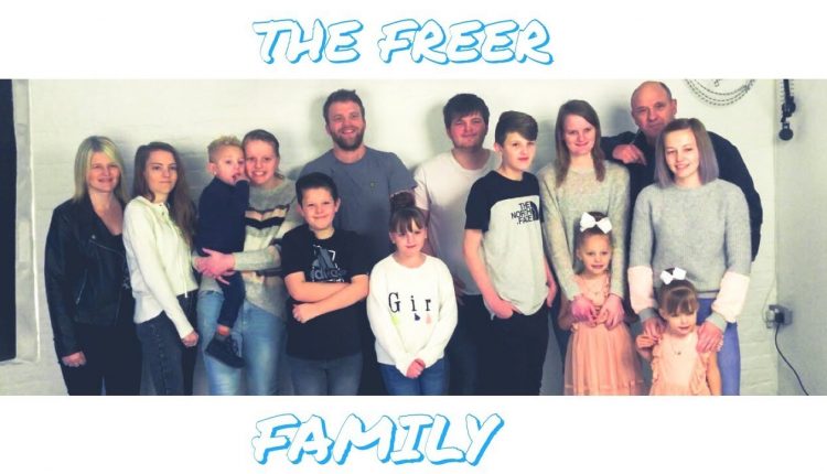 AG STUDIO BIG FAMILY PHOTO SHOOT