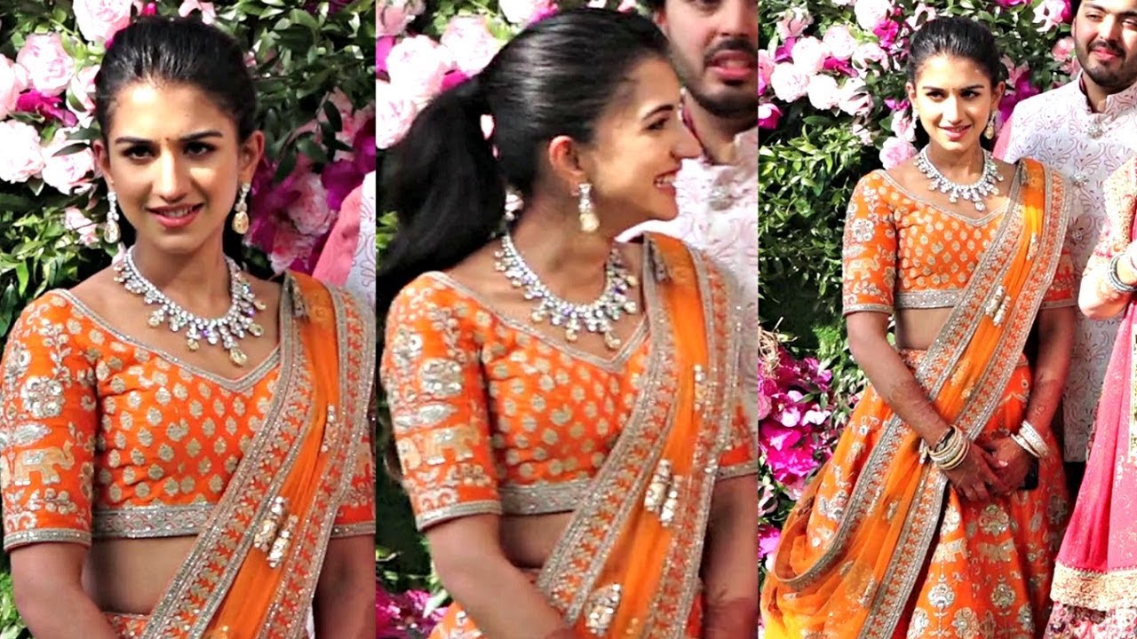 Ambani Family Choti Bahu Radhika Merchant Looks Beautiful At Akash Ambani - Shloka Mehta Wedding