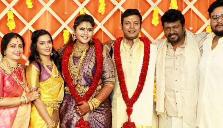 Seetha Parthiban Daughter Abhinaya & Naresh Karthik Wedding Photos With Family