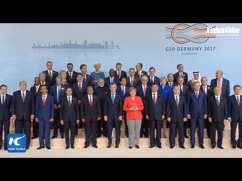 G20 leaders gather for family photo