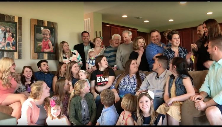 Pregnancy Announcement Surprise (BEST FAMILY PHOTO SURPRISE EVER!!!)