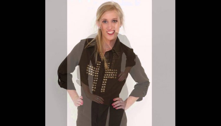 How to pose high school senior girls for portraits