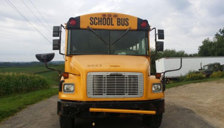 2005 Freightliner Thomas School Bus (photo slideshow)