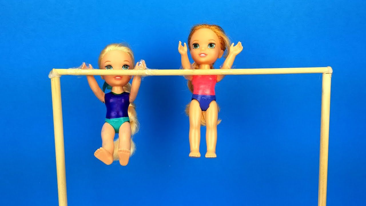 Gymnastics class ! Elsa and Anna toddlers learn new tricks - Barbie is the coach - exercises