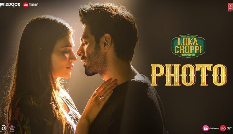 Luka Chuppi mai daikhu teri photo soso bar kude Uthe tufan seena vich soo bar kude Photo Song Kriti