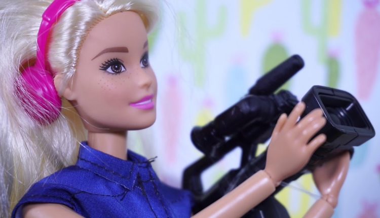 LOL SURPRISE DOLLS Have Picture Day At School!