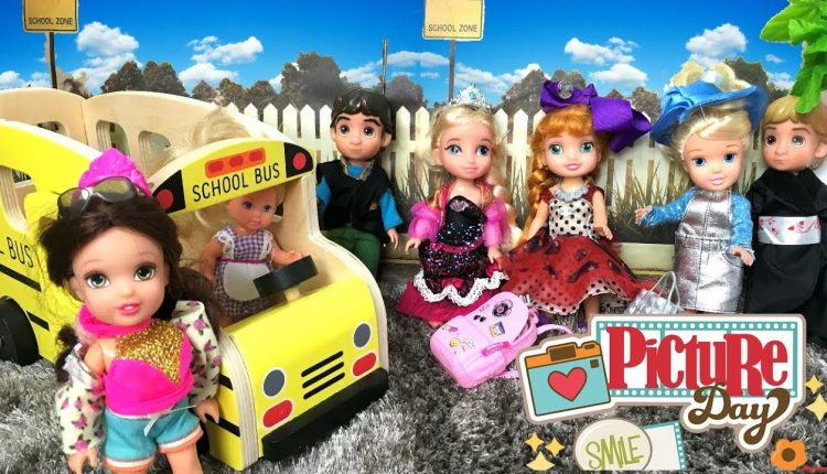 Anna and Elsa Toddlers School Picture Day !  Morning Routine and Fun Photo Makeover - Toys In Action