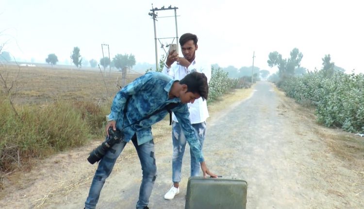 Outdoor Photoshoot With Natural Posing