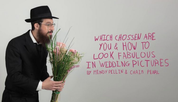 How to pose for a wedding pictures?