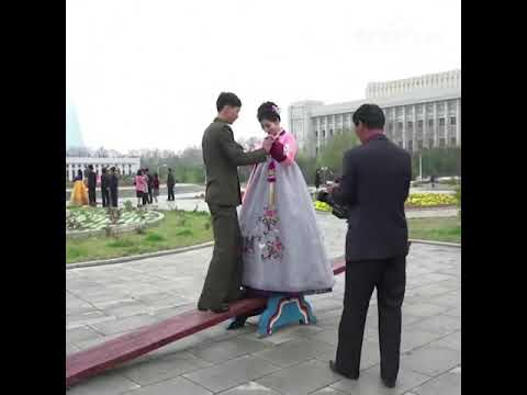 Wedding photos in DPRK | CCTV English