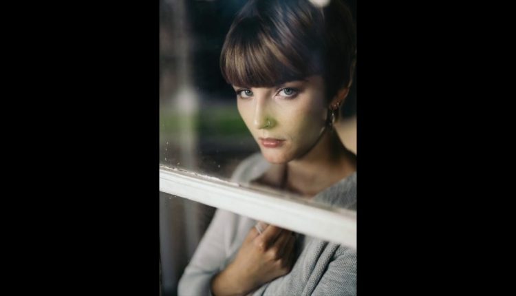 Fenster-Portrait/ Studio