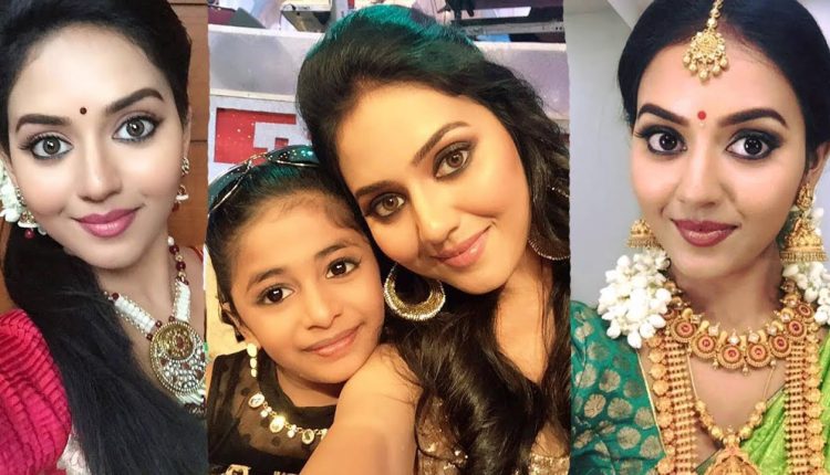 Naayagi Serial New Anandhi Family Photos / Actress Vidya Pradeep Family Photos