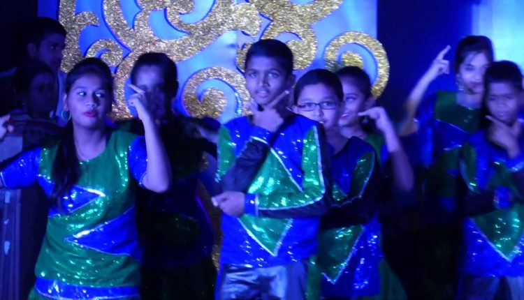 tu kheech meri photo Dance Performance at SM Public high school (Bhayandar) - Annual 2016