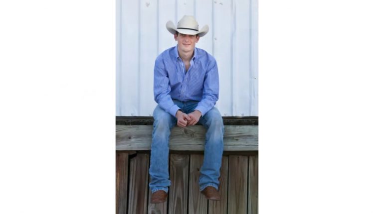 High School Senior Photos Humble, TX - Factors to Consider Before Having Senior Portraits Taken