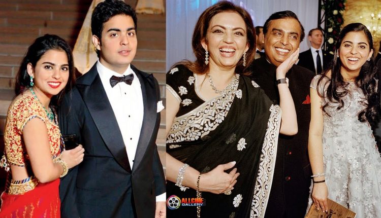 Mukesh Ambani Family Photos with Wife Nita Amabani, Sons Akash, Anant & Daughter Isha Ambani