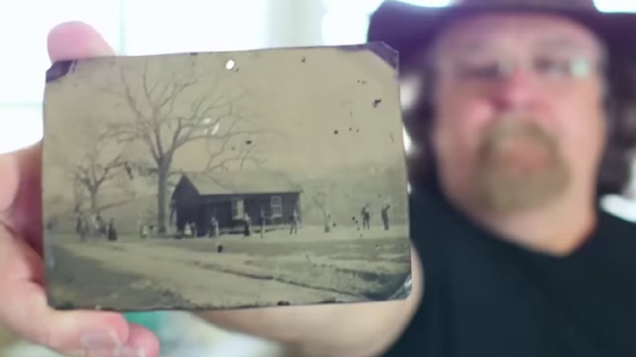 A Man Buys a $2 Photo and Then Sees Who's in It