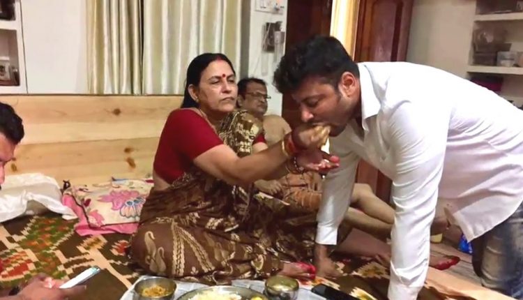 Anubhav Mohanty Real Life Style Unseen Family Photo Collection