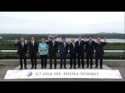 World leaders pose for G7 family photo in Japan