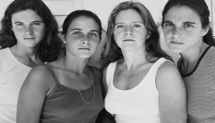 They Took The Same Picture For 40 Years. Don't Cry When You See The Last!