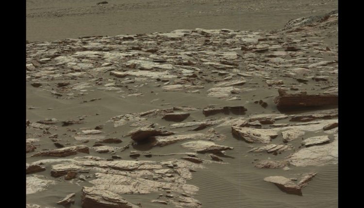 "Camera" Looking Anomaly Found in Mars Photo ~ 2017