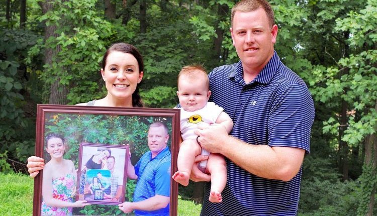 Family Includes Previous Year's Picture in Annual Photo Shoot