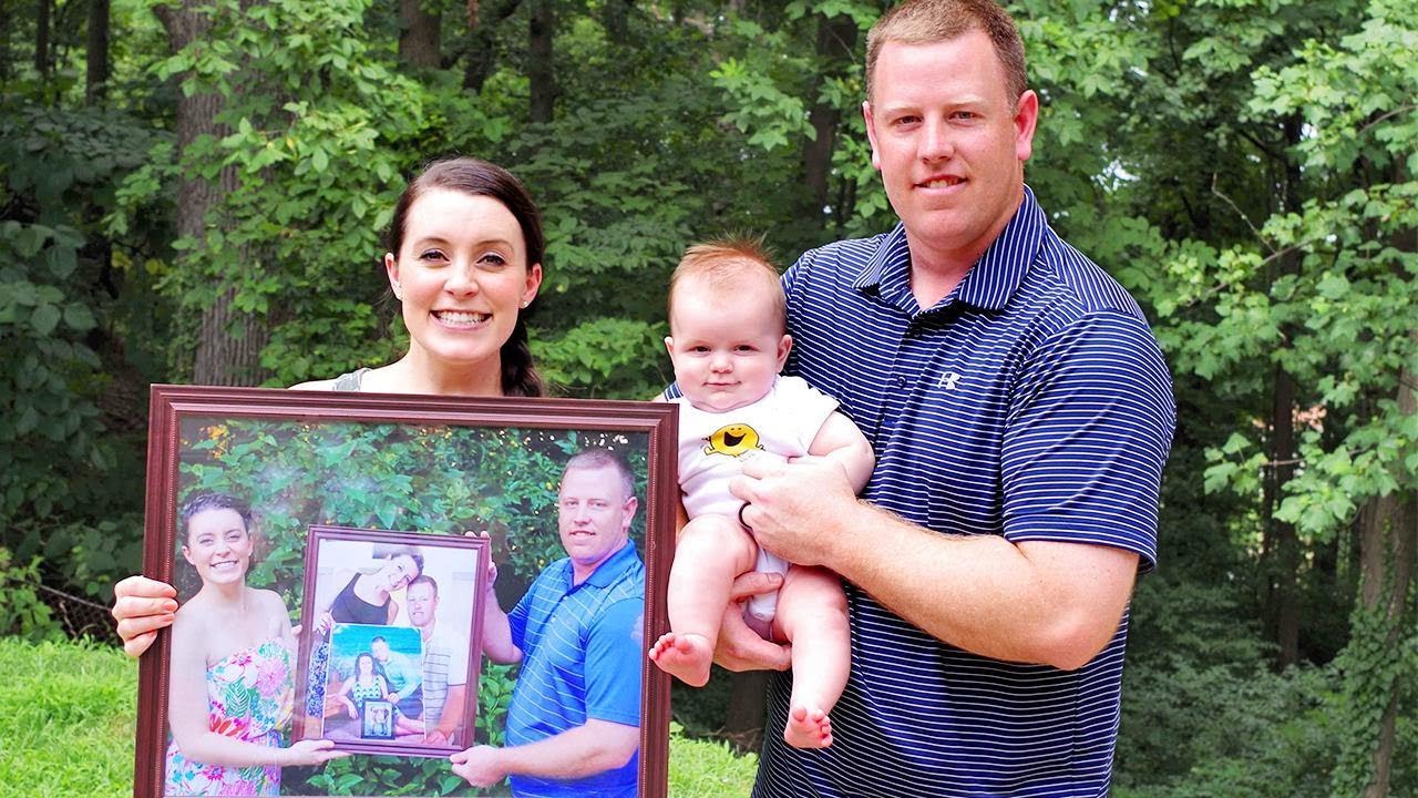 Family Includes Previous Year's Picture in Annual Photo Shoot