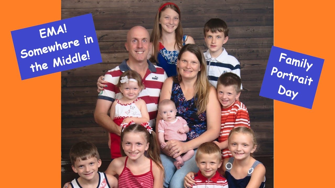 Family Photo Day with 9 KIDS!  (2018) - Big Family Portrait, Full day of Fun!