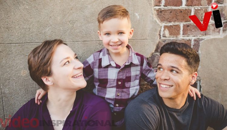 Divorced Couple Still Takes A Family Photo With Their Son Every Year For The Most Beautiful Reason