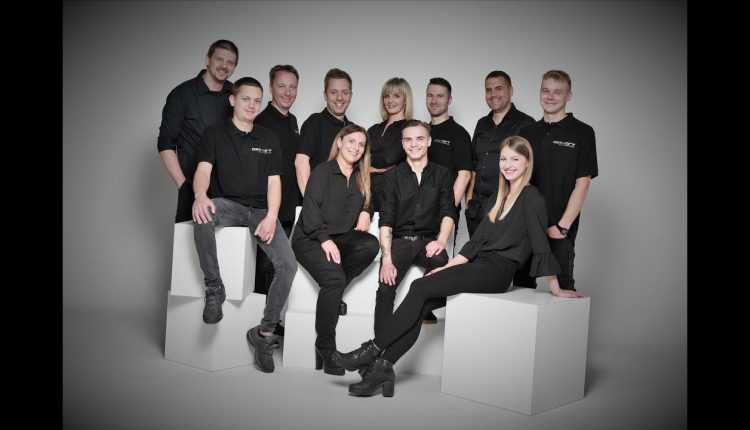 backstage Sim-Art photo shoot