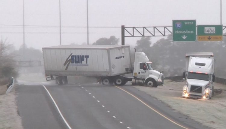 HD Tractor-trailer jackknife and Texas icy slides caught on camera - January 24, 2014