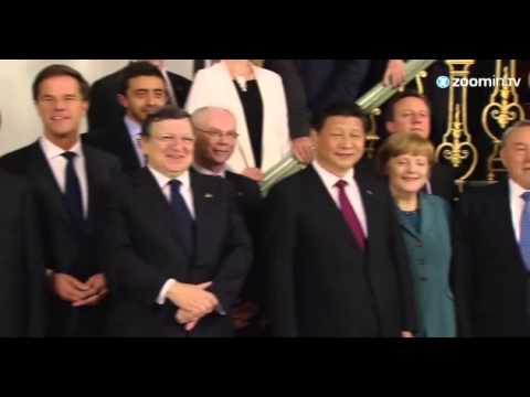 World leaders gather for 'family photo'