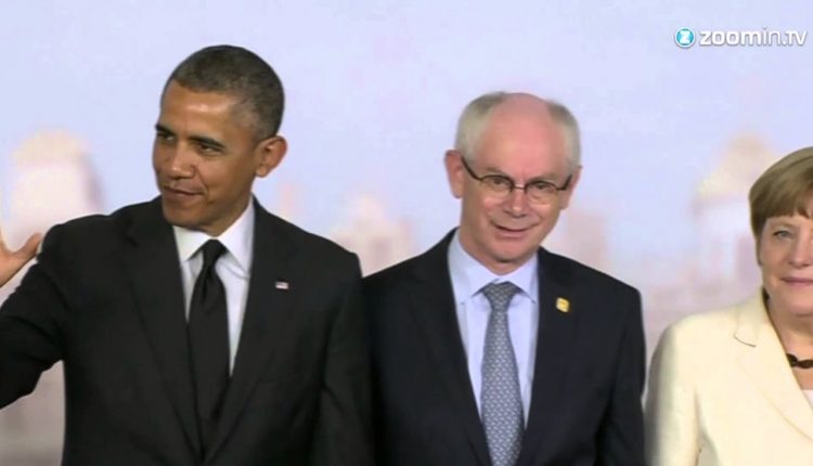G7 leaders gather for family photo