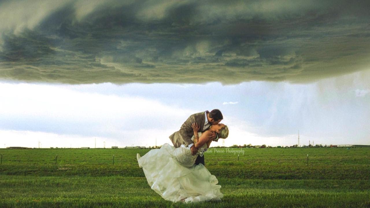 Couple’s Wedding Photos Capture Rare Weather Event